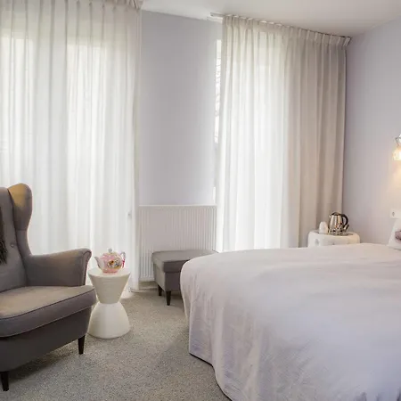 Ξενοδοχείο Stadsvilla Mozaic 4*